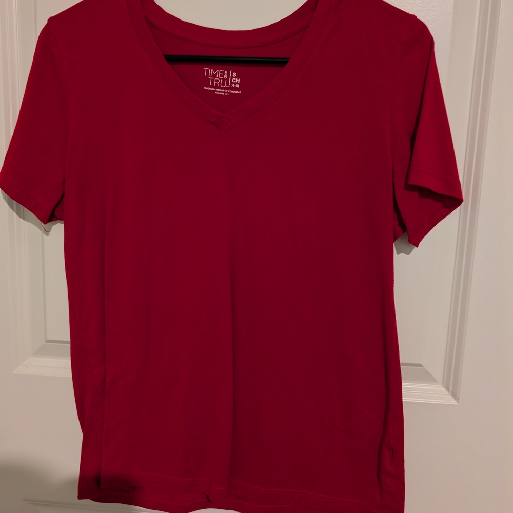 Time and Tru Red Fitted Short Sleeve T-Shirt